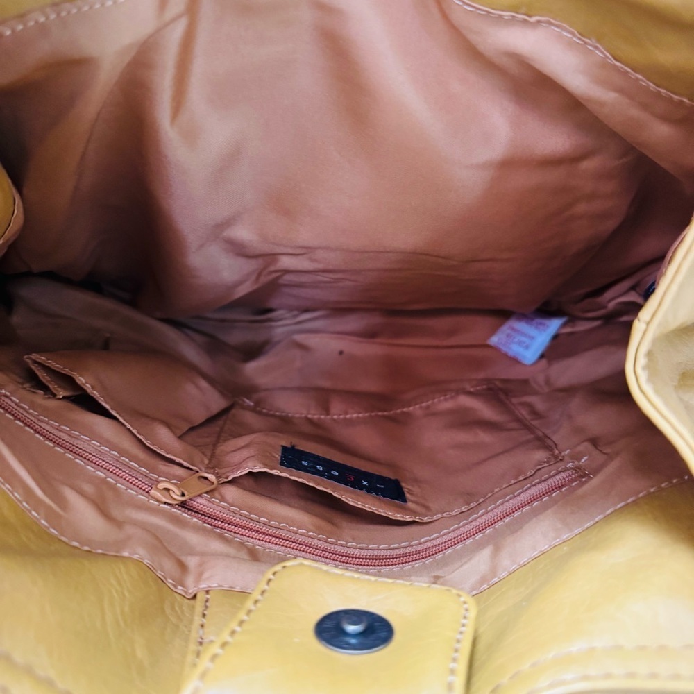Tan faux Leather Shoulder Bag with Slouchy Shape and Dual Handles - Picture 4 of 4